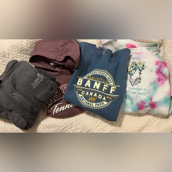 Gildan Sweaters - Bundle of Sweaters